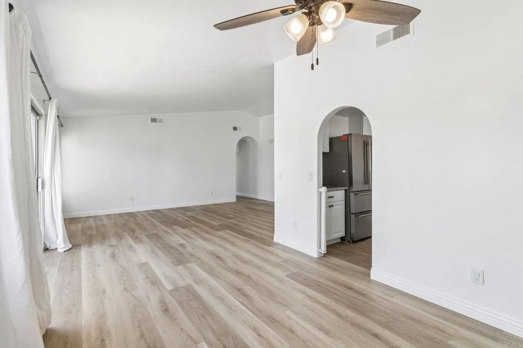 Interior 4