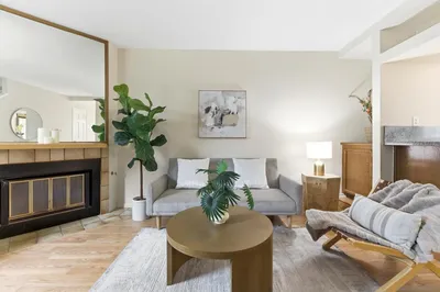 1442 Essex 4 photo 2