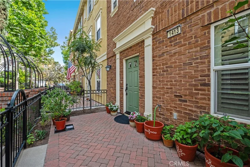 Photo 2 of 1413 Manchester Way