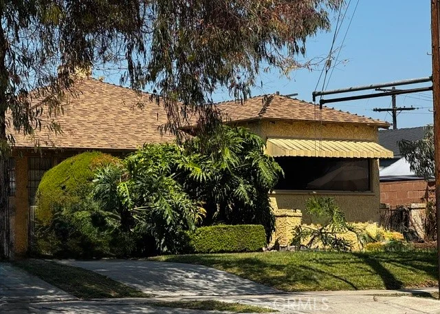 10815 S Hoover photo 2