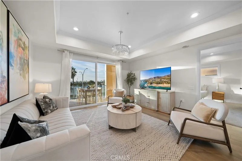 1598 Long Beach photo 2