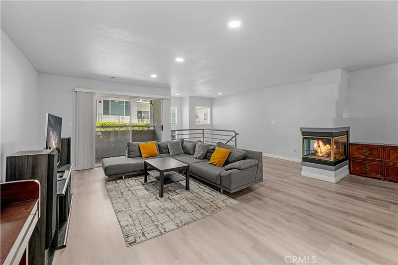 2101 Glenada Avenue 2, Montrose, CA 91020