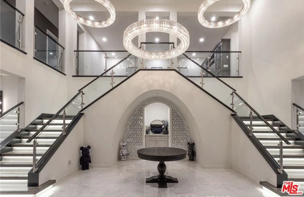 Interior 3