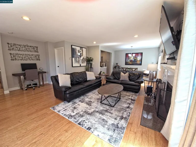 1739 Dalessi Dr photo 2