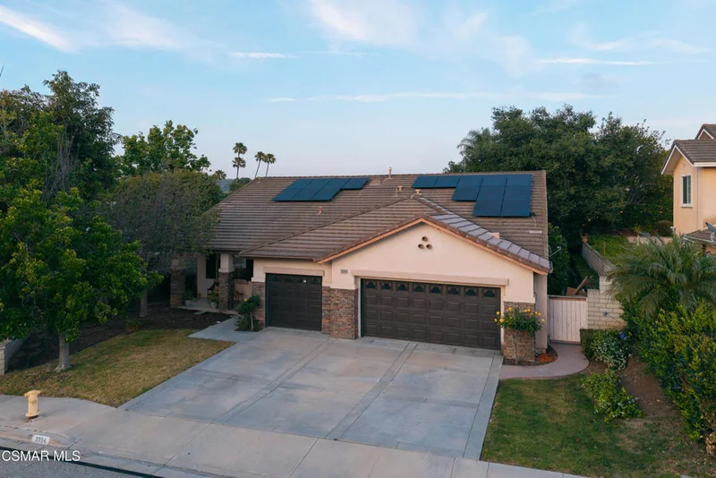 2094 Creekridge Avenue photo 2