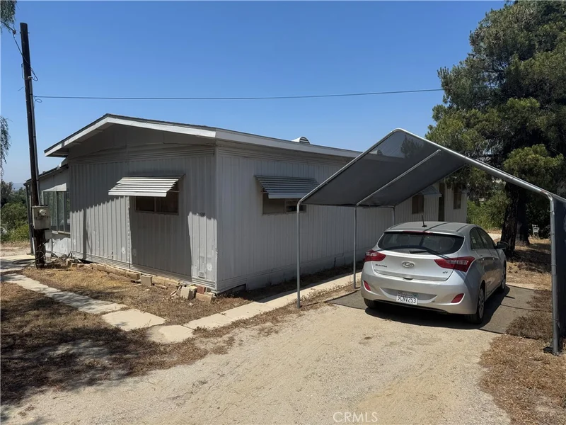 Photo 2 of 31596 Allen Ave