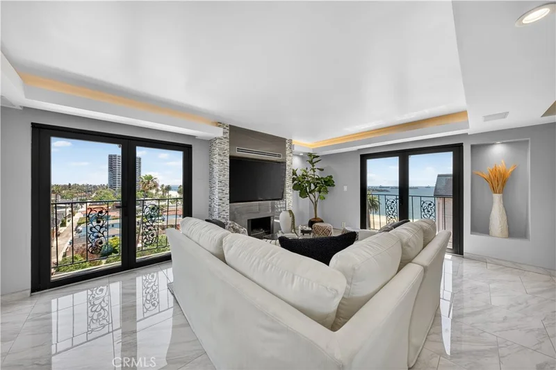 2601 E Ocean 807 photo 2