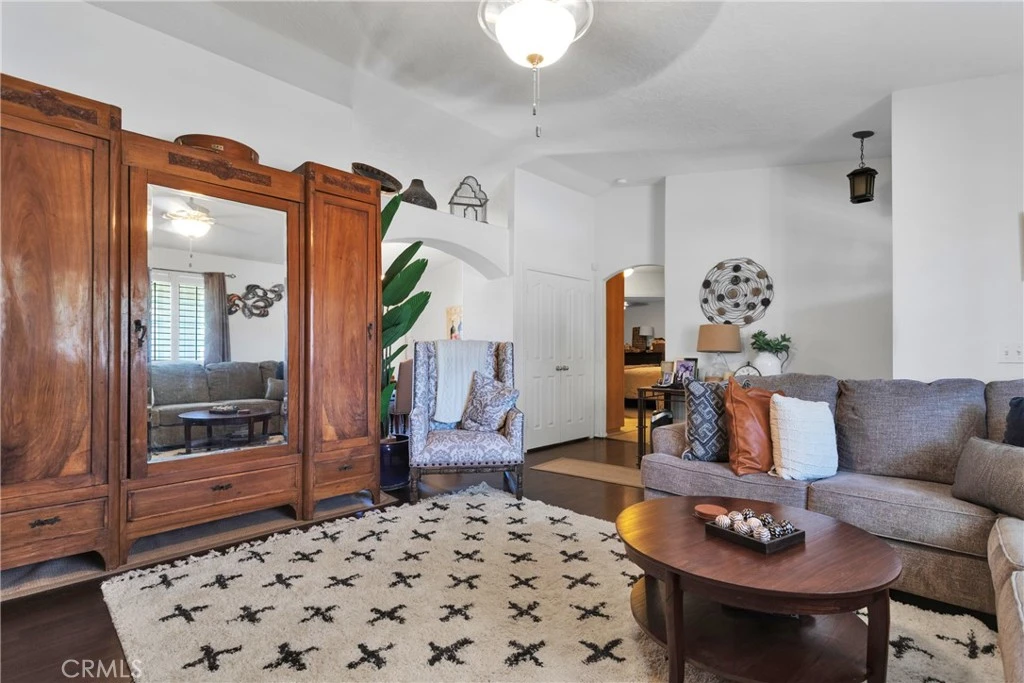Interior 4