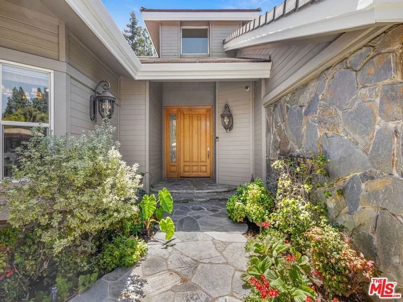 19234 Mayall Street photo 2
