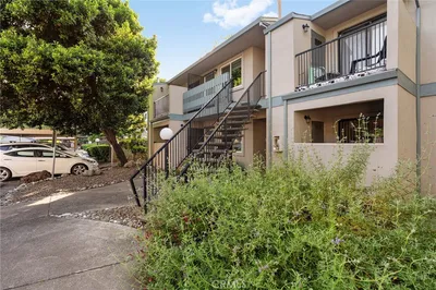 1412 N Cherry 2 photo 2