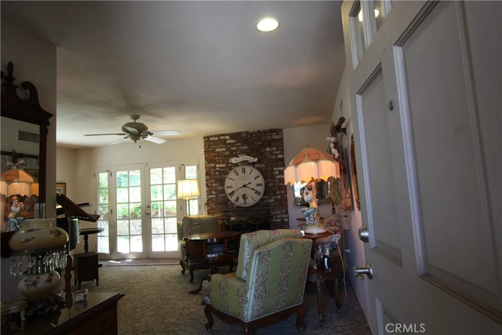 Interior 4