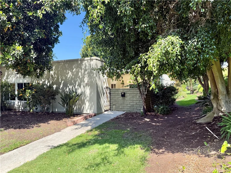 3001 Via Buena C, Laguna Woods, CA 92637