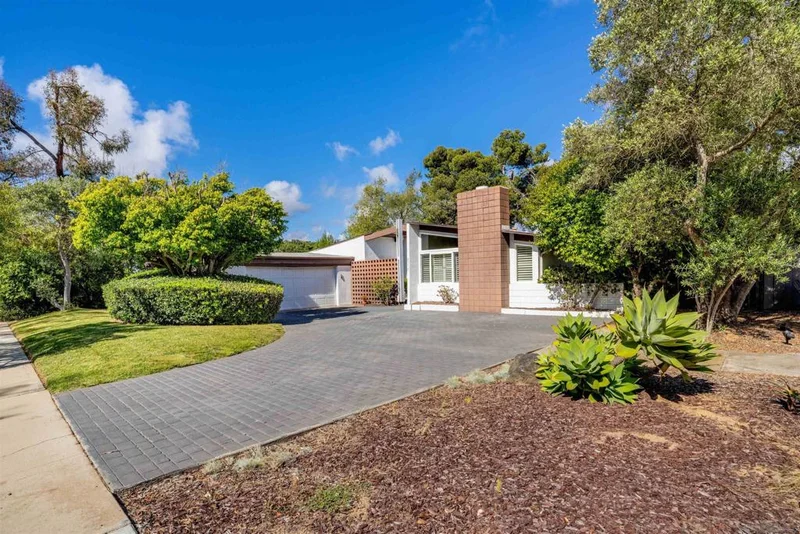 8575 N La Jolla Scenic Drive, La Jolla, CA 92037