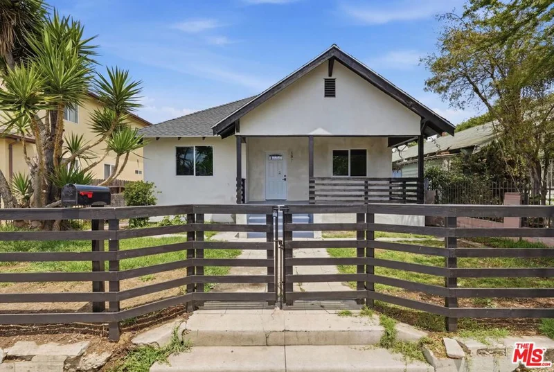 137 W 47th Place, Los Angeles, CA 90037