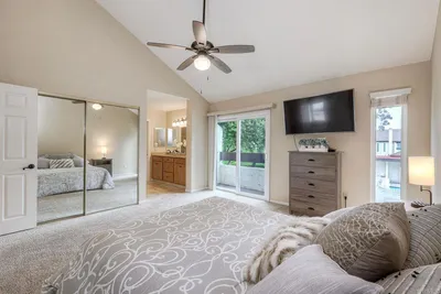 1312 Hawk Lane photo 2