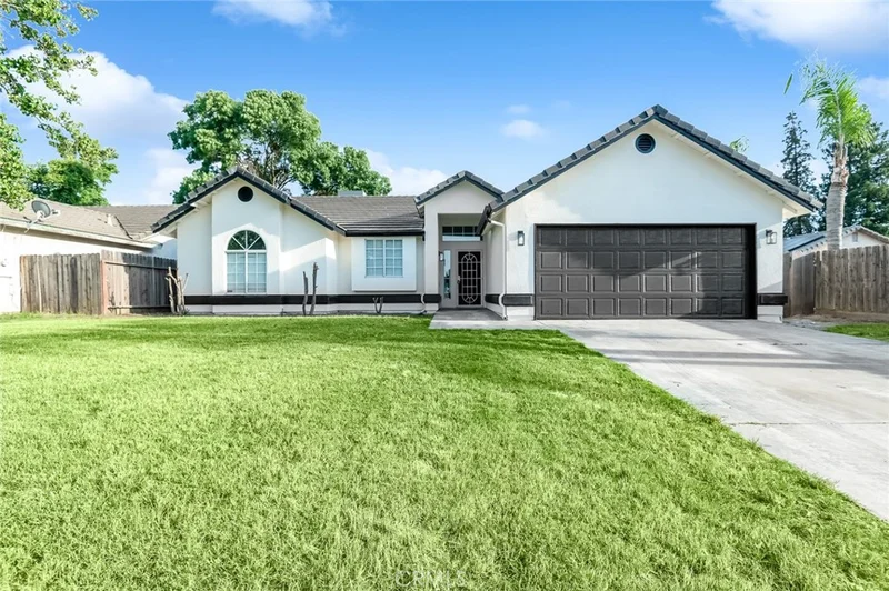 1509 E Vine Court, Visalia, CA 93292