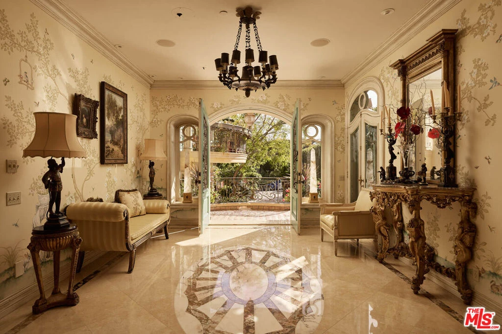 Interior 3