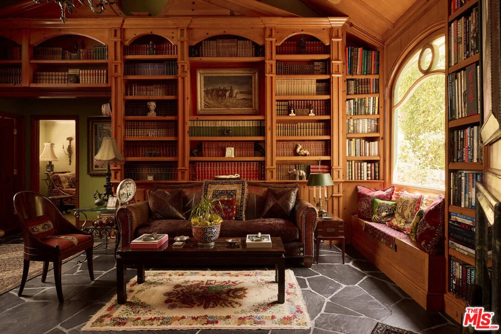 Interior 4