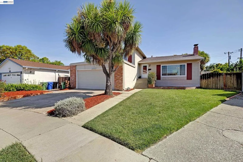 35924 Nicolet Ct photo 2