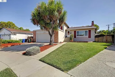 35924 Nicolet Ct photo 2