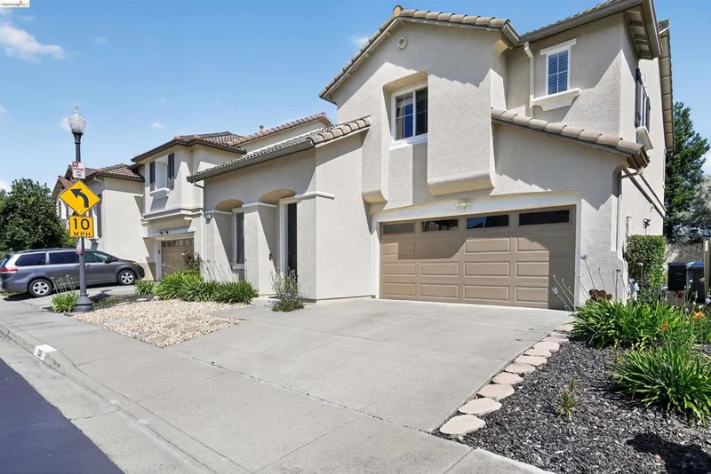 1221 Andrea way photo 2