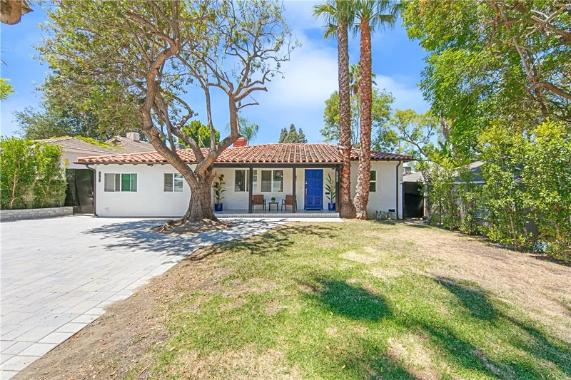 3763 LANKERSHIM Boulevard photo 2