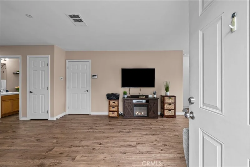 14552 Foothill photo 2