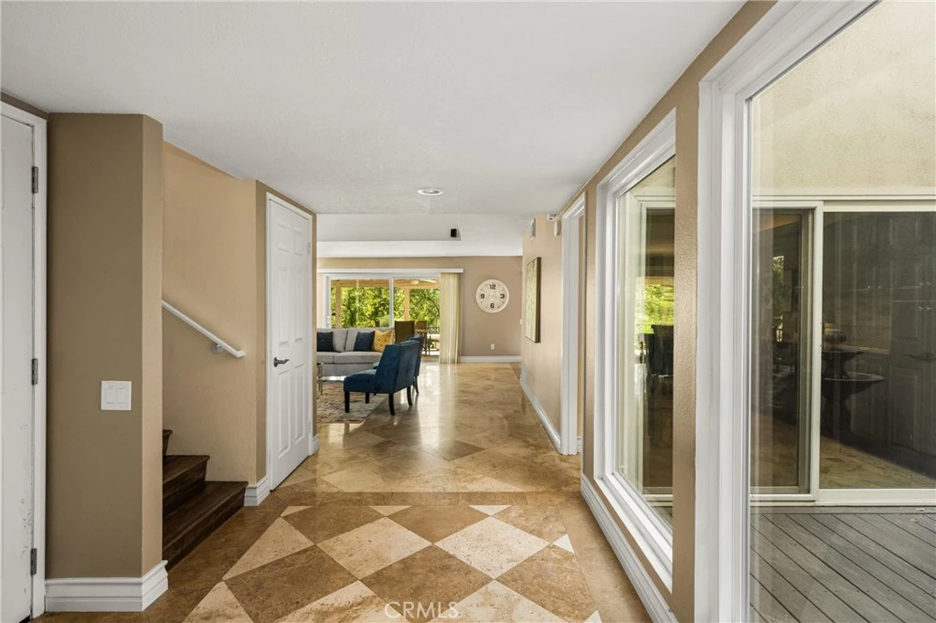 Interior 4