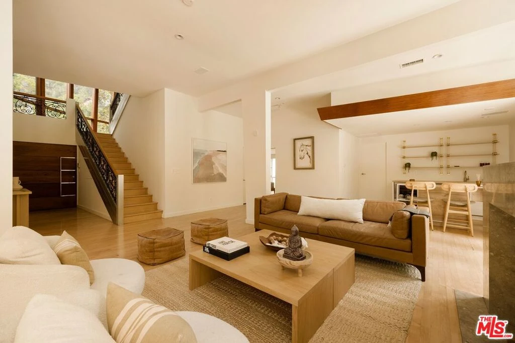 Interior 4