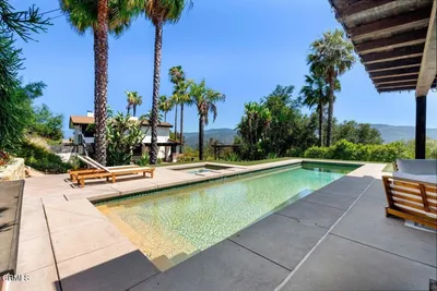 1119 N Signal photo 2