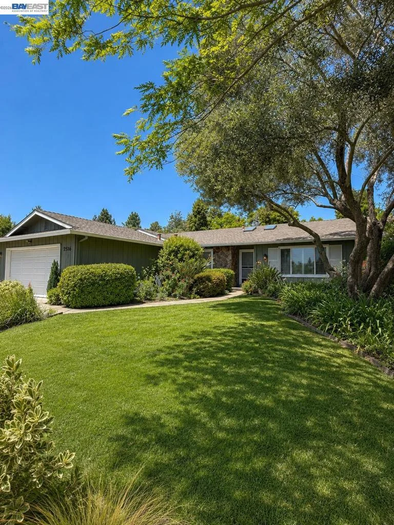 Photo 2 of 2516 Dos Rios Dr