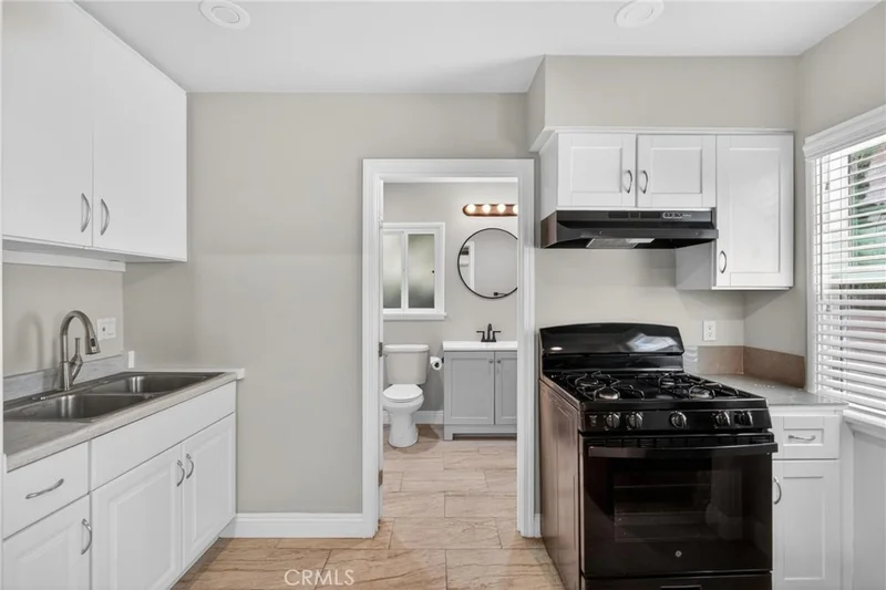 610 E Fairview Boulevard 3/4 photo 2
