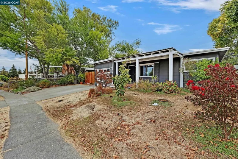 2868 Avon Avenue photo 2