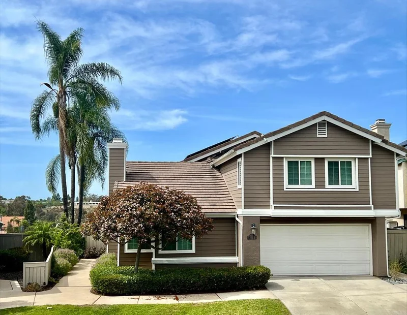 1036 Erin Drive photo 2