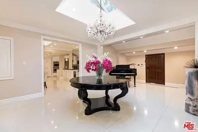 200 S Linden Drive photo 2