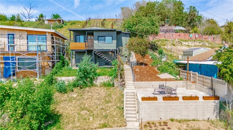 3209 Johnston Street photo 2