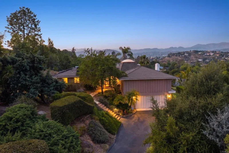 11238 Rolling Hills Dr, El Cajon, CA 92020