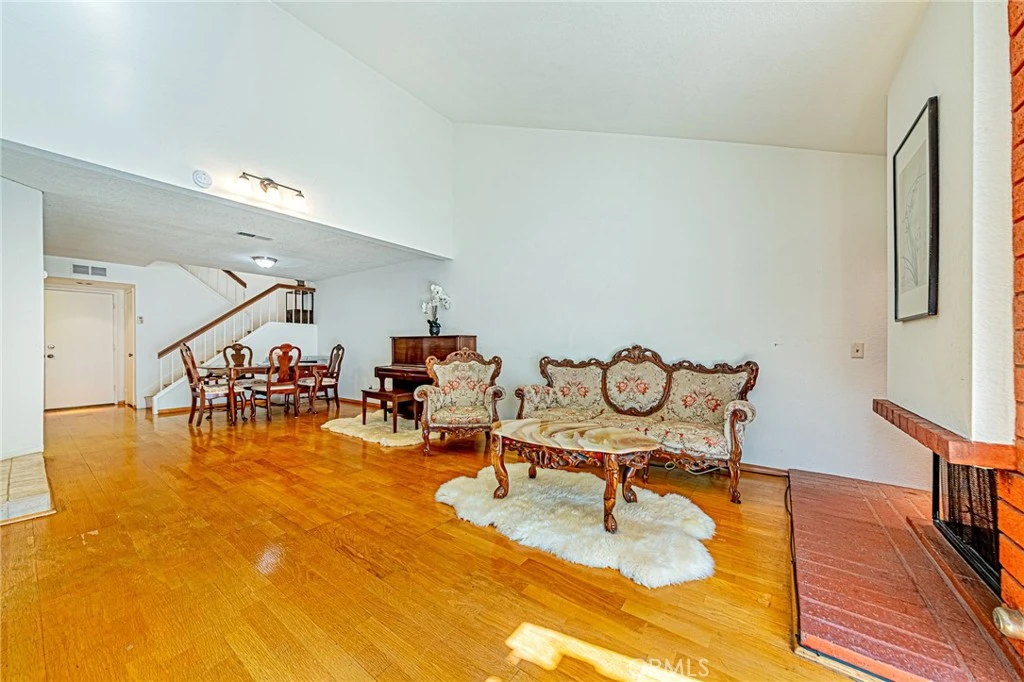 Interior 4