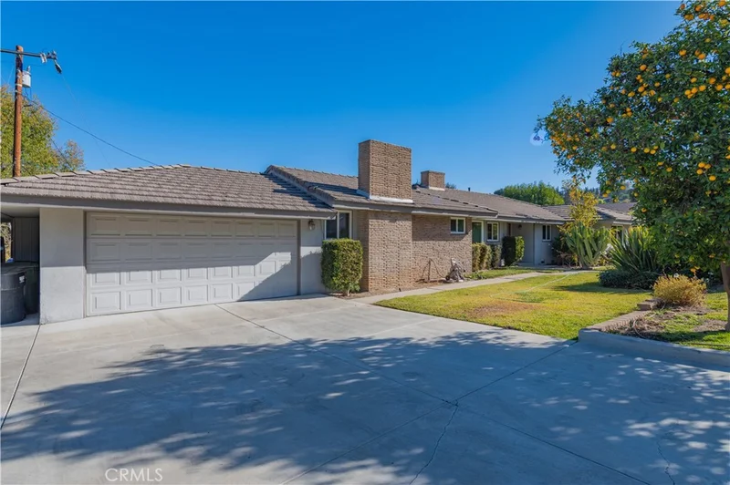 Photo 2 of 2847 N Monte Verde