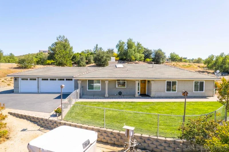 27611 Kiavo Dr, Valley Center, CA 92082