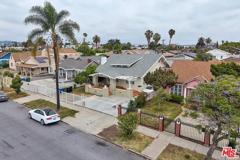 136 N Serrano Avenue, Los Angeles, CA 90004