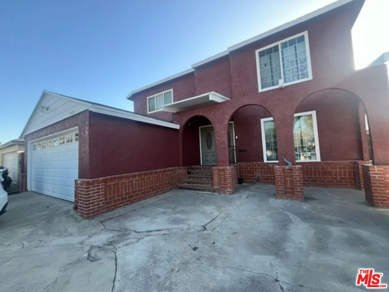 Photo 2 of 15513 S Tarrant Avenue