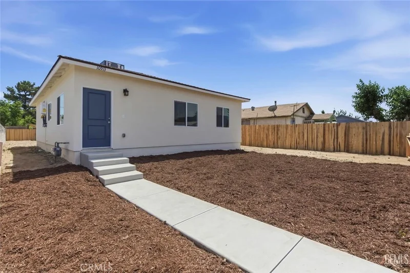 10913 San Fernando Street, Lamont, CA 93241