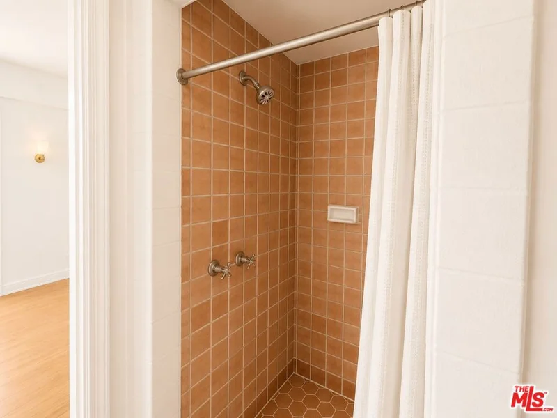 Photo 2 of 634 S Gramercy Place 602