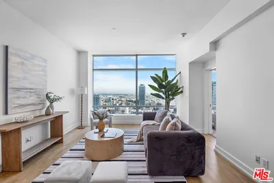 900 W OLYMPIC Boulevard 37E photo 2