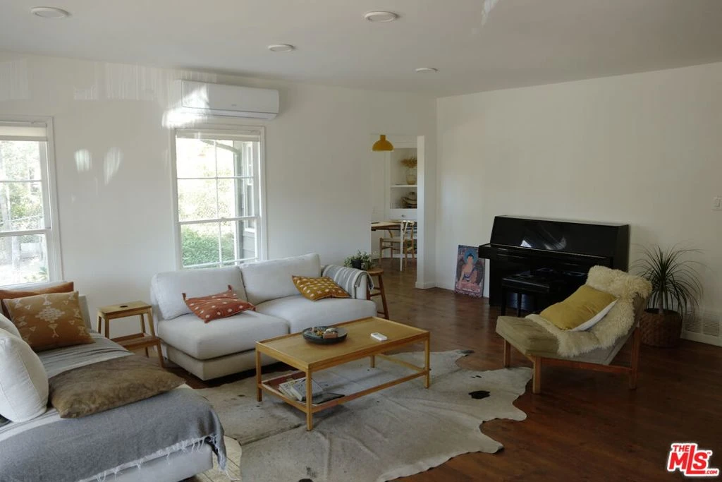 Interior 4