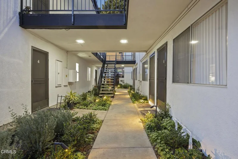 1381 E Santa Clara Street photo 2