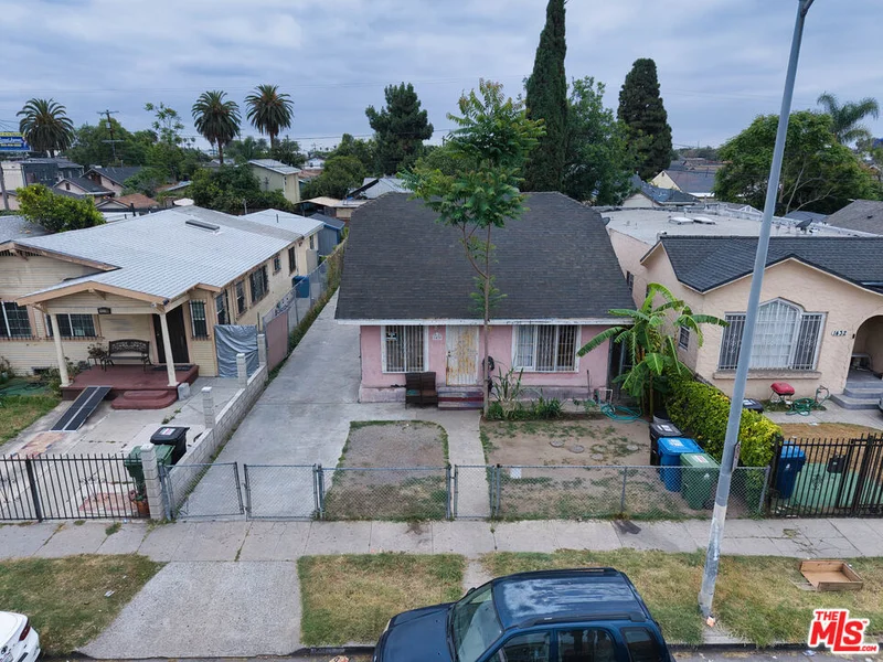1428 W 54th Street photo 2