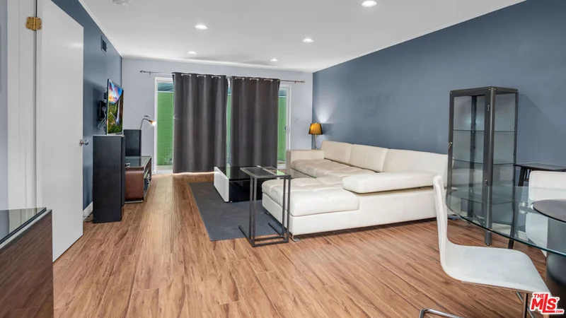 Photo 2 of 2260 N Cahuenga Boulevard 106