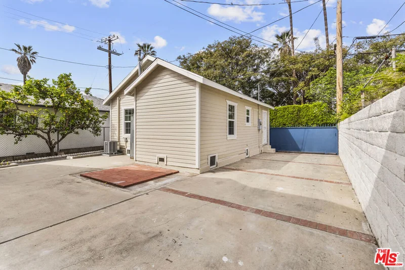 Photo 2 of 135 1/2 S Dillon Street 1/2